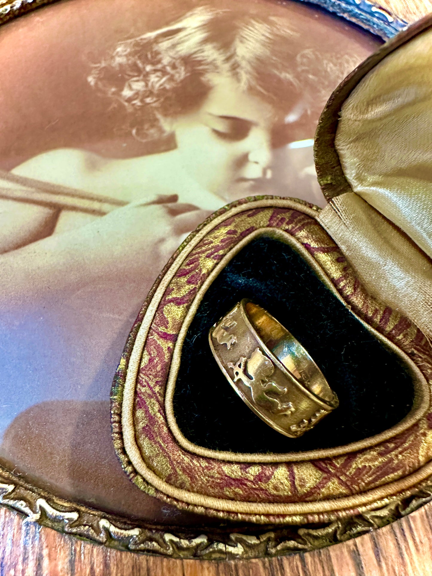 Vintage Cupid Eternity Band